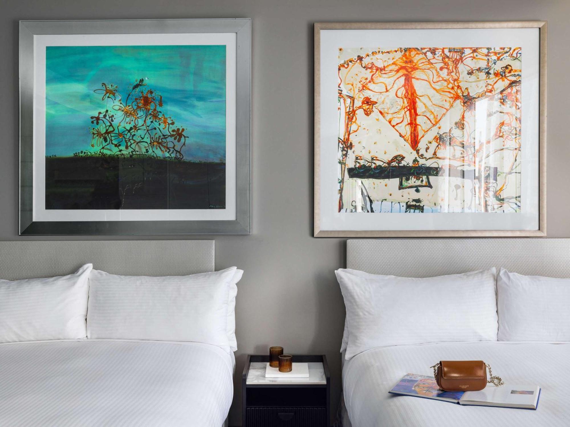 Art Series - The Olsen Melbourne City Exterior foto Artwork by Mark Rothko in a guest room at the Four Seasons Hotel, Washington, D.C.
