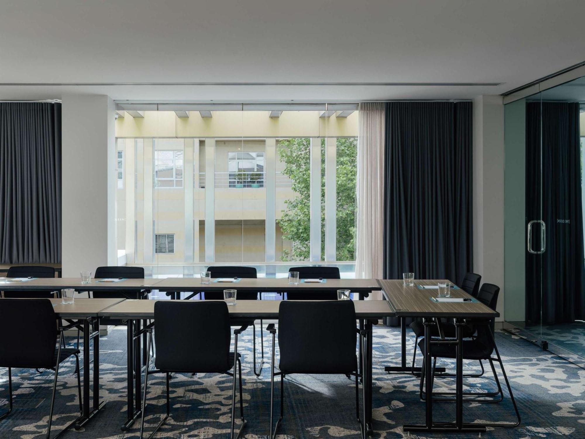 Art Series - The Olsen Melbourne City Exterior foto Meeting room