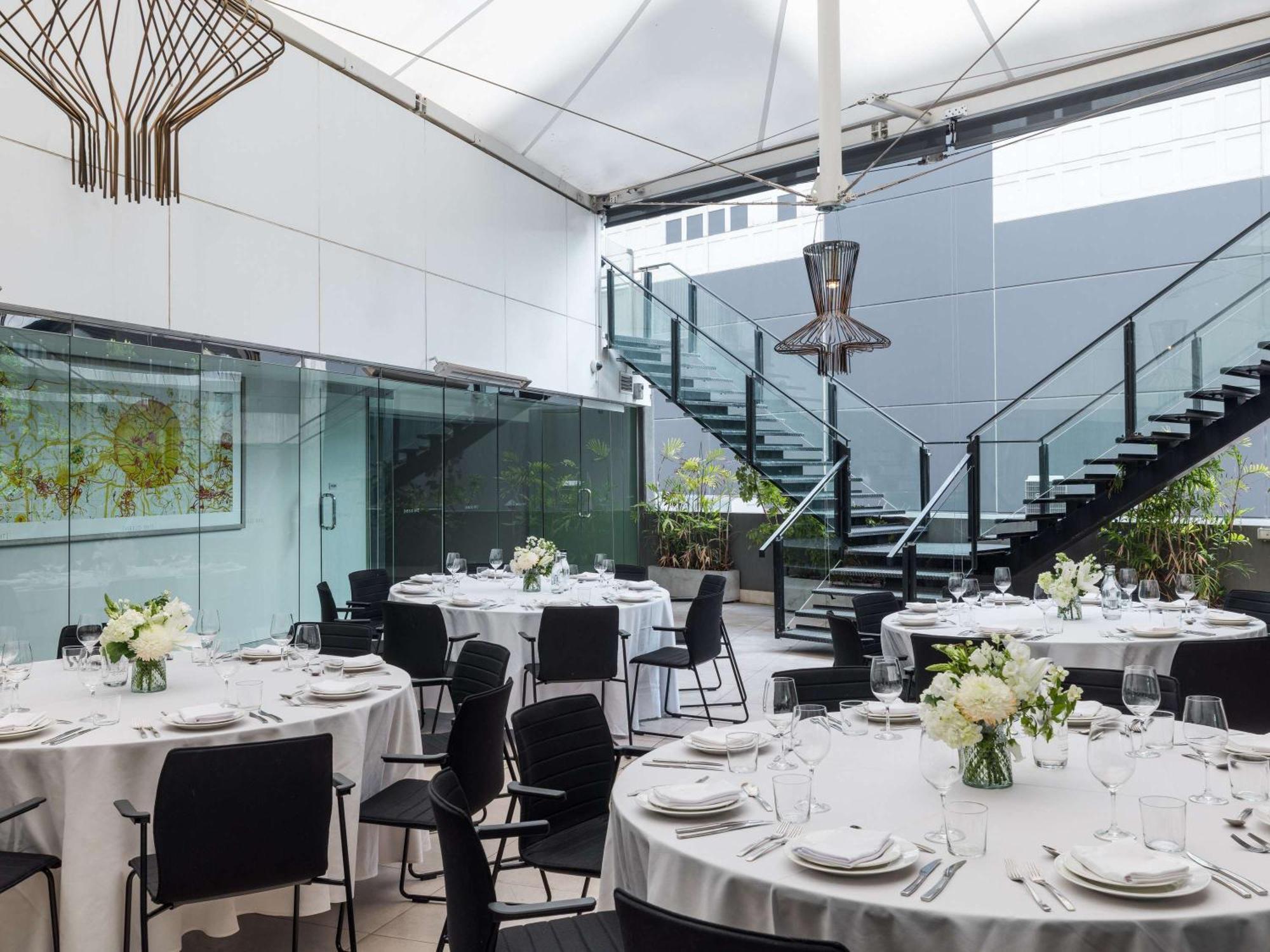 Art Series - The Olsen Melbourne City Exterior foto The interior of the restaurant