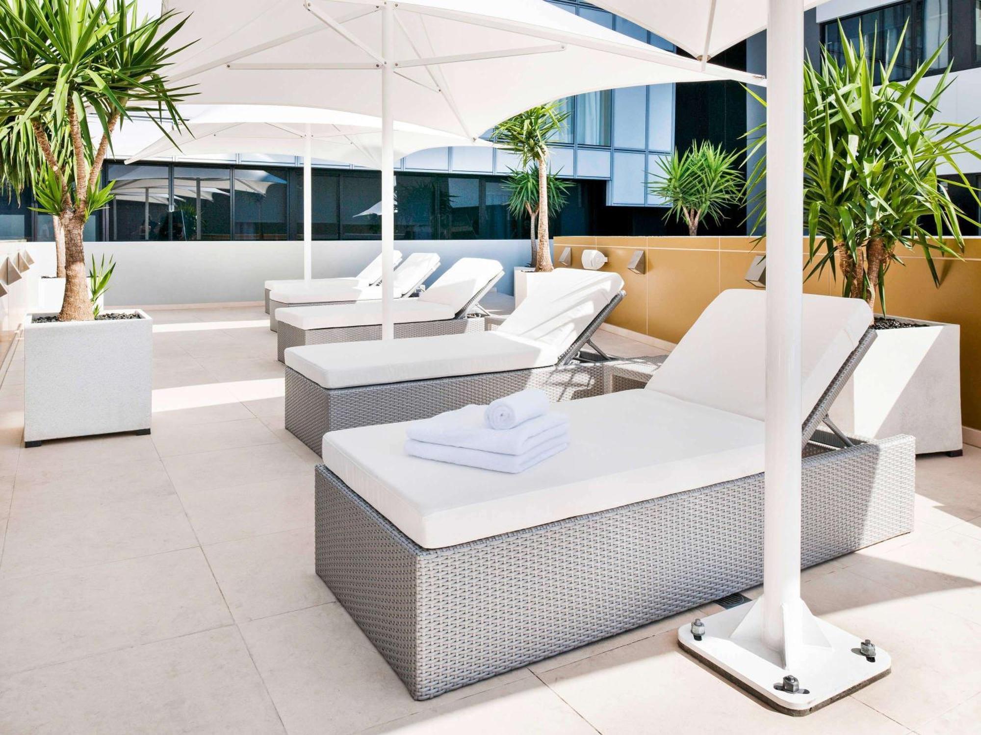 Art Series - The Olsen Melbourne City Exterior foto The rooftop pool at the Hotel
