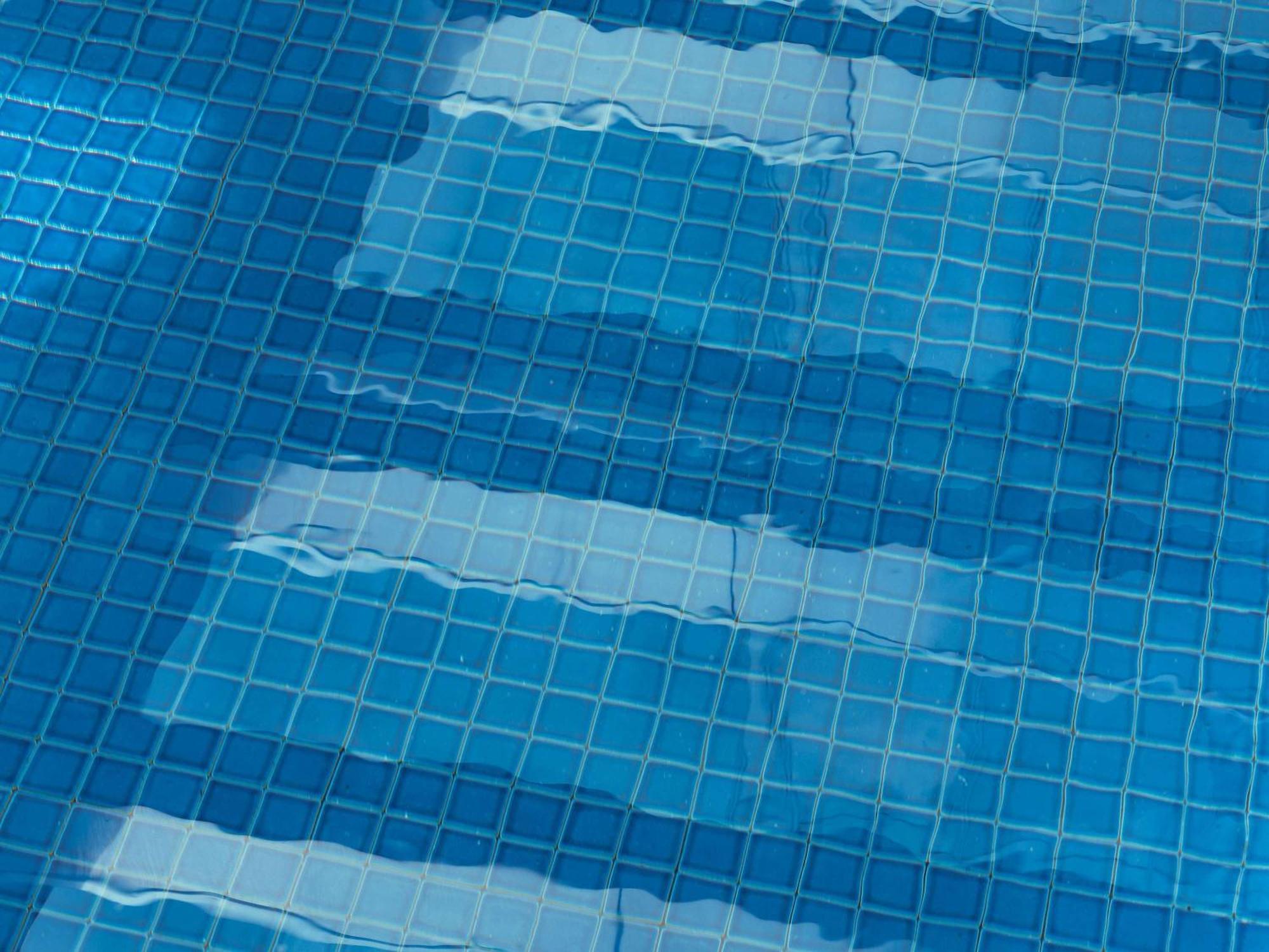 Art Series - The Olsen Melbourne City Exterior foto A swimming pool with a damaged liner
