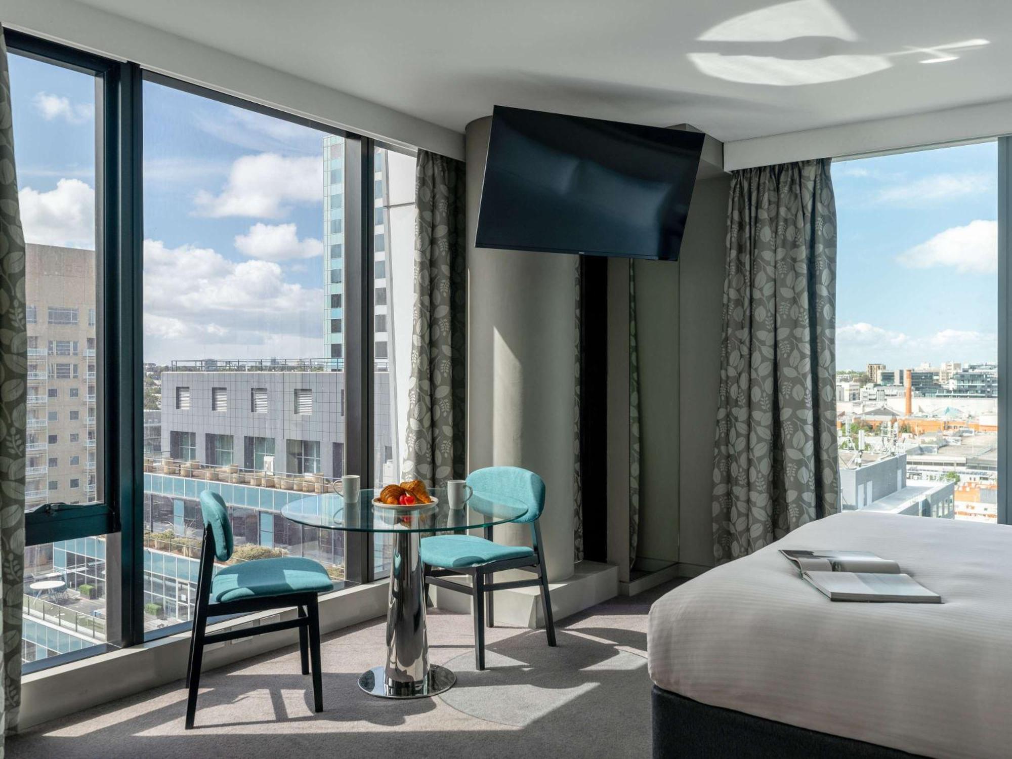 Art Series - The Olsen Melbourne City Exterior foto A room at the hotel